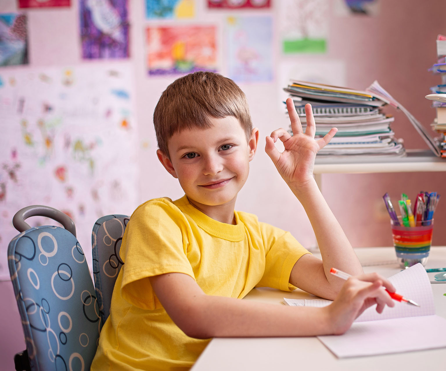 happy-child-doing-homework-learning-at-home-distance-learning-at-home-2-scaled-WEB